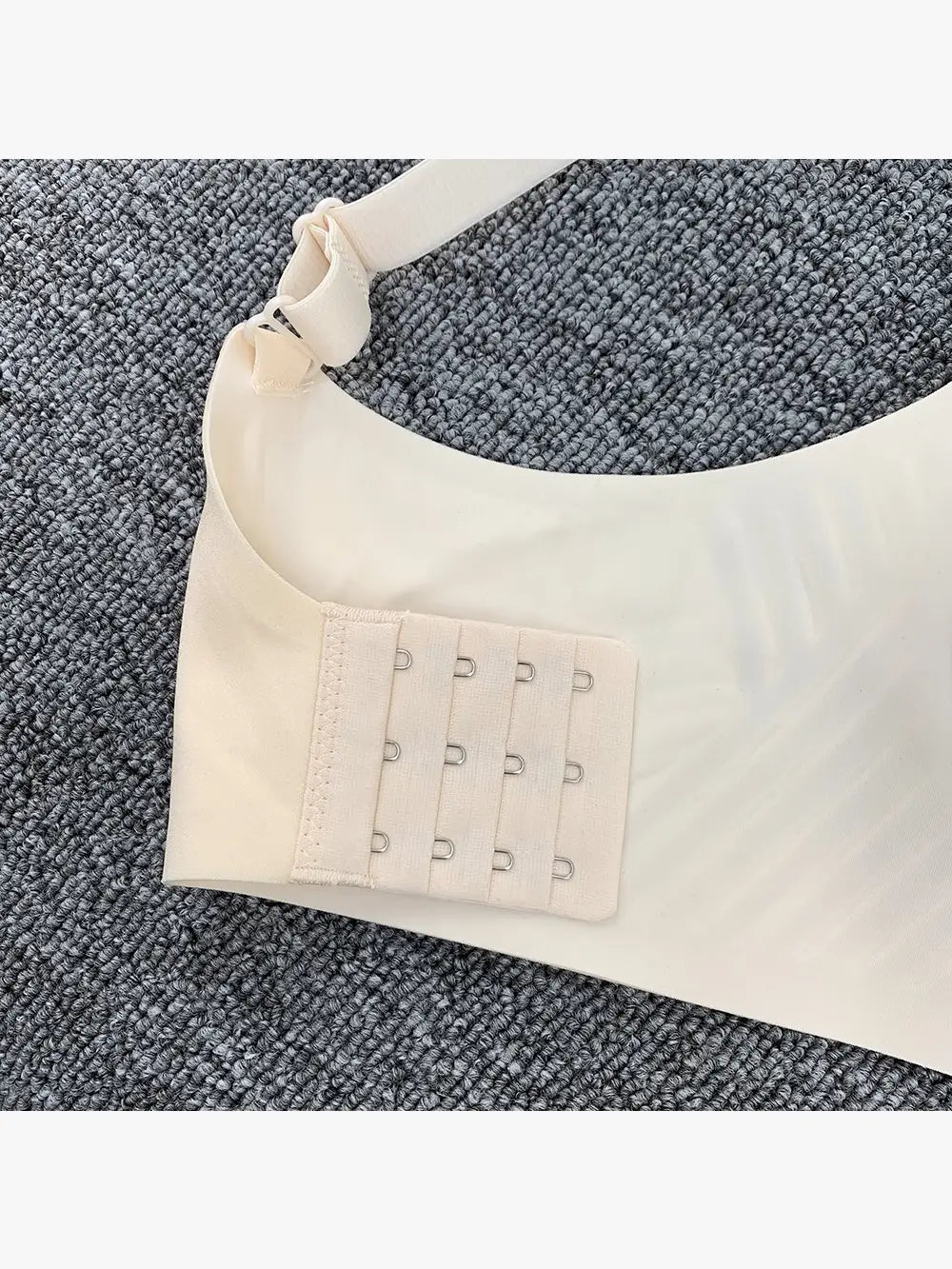 Texlina Women’s Seamless V-Cut Sports Bra – AeroFlex™ Sculpt Series (12 PCs/Pack)