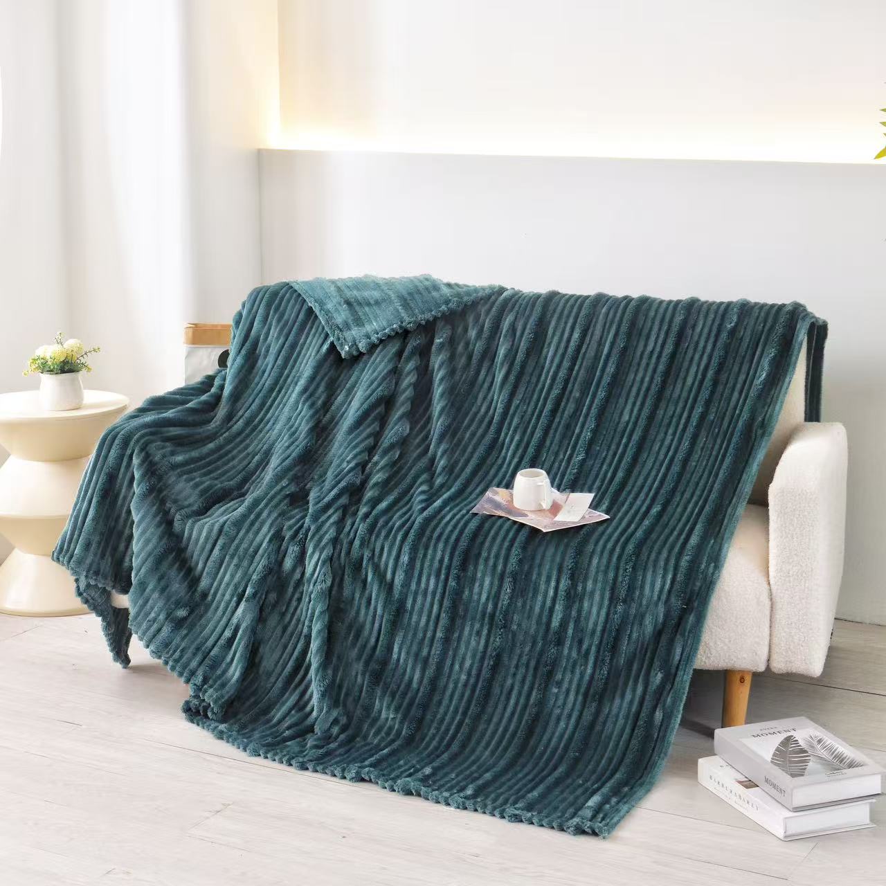 Fluffery Plush Flunnel Throw Blanket – Ultra Soft Ribbed Blanket Texture