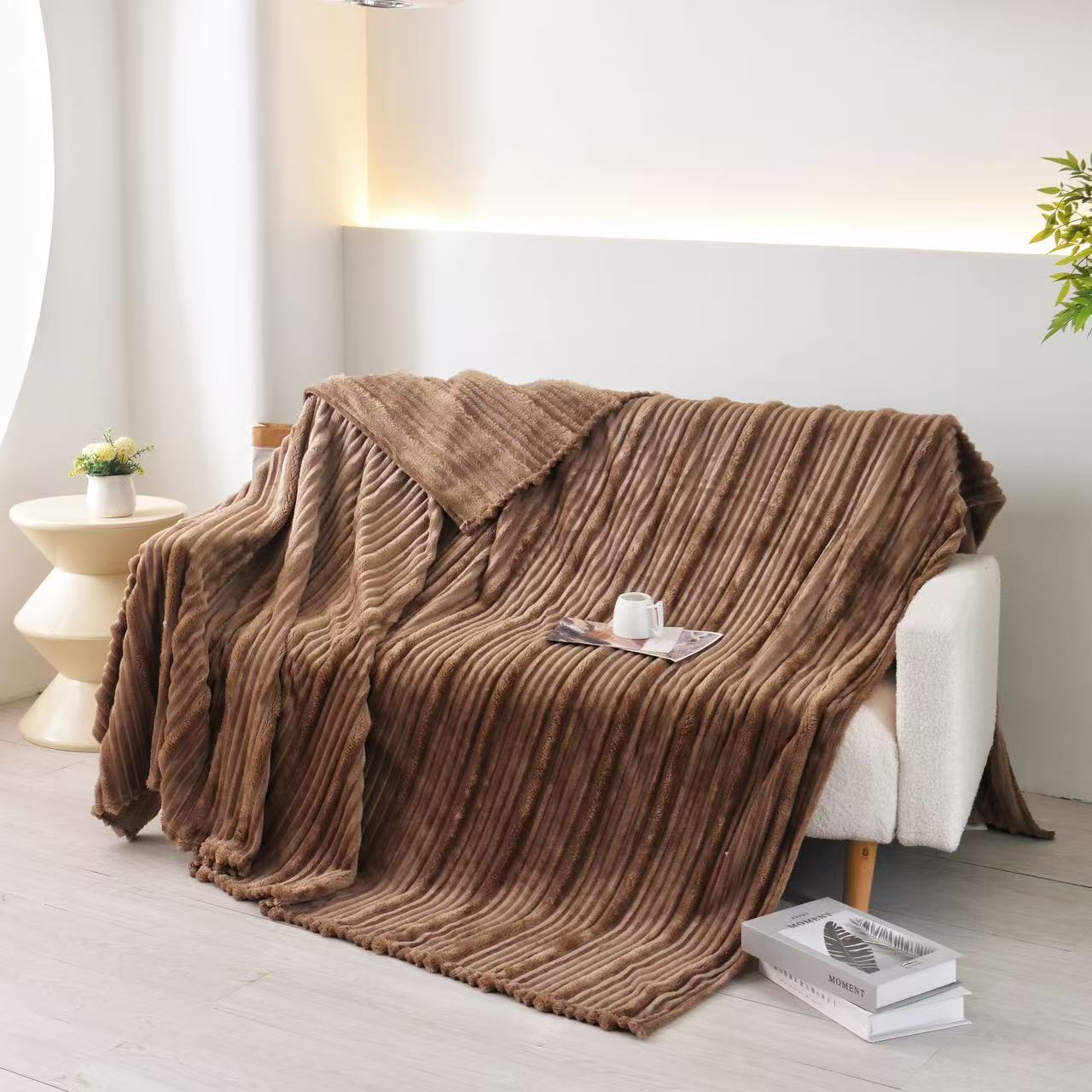 Fluffery Plush Flunnel Throw Blanket – Ultra Soft Ribbed Blanket Texture