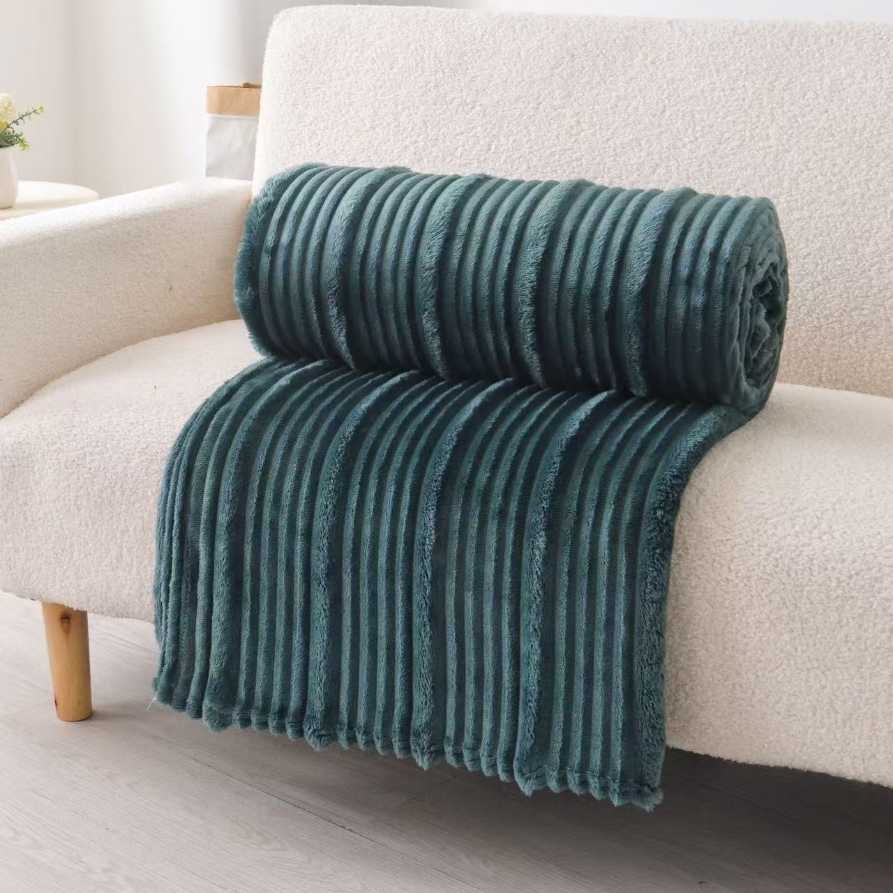 Fluffery Plush Flunnel Throw Blanket – Ultra Soft Ribbed Blanket Texture
