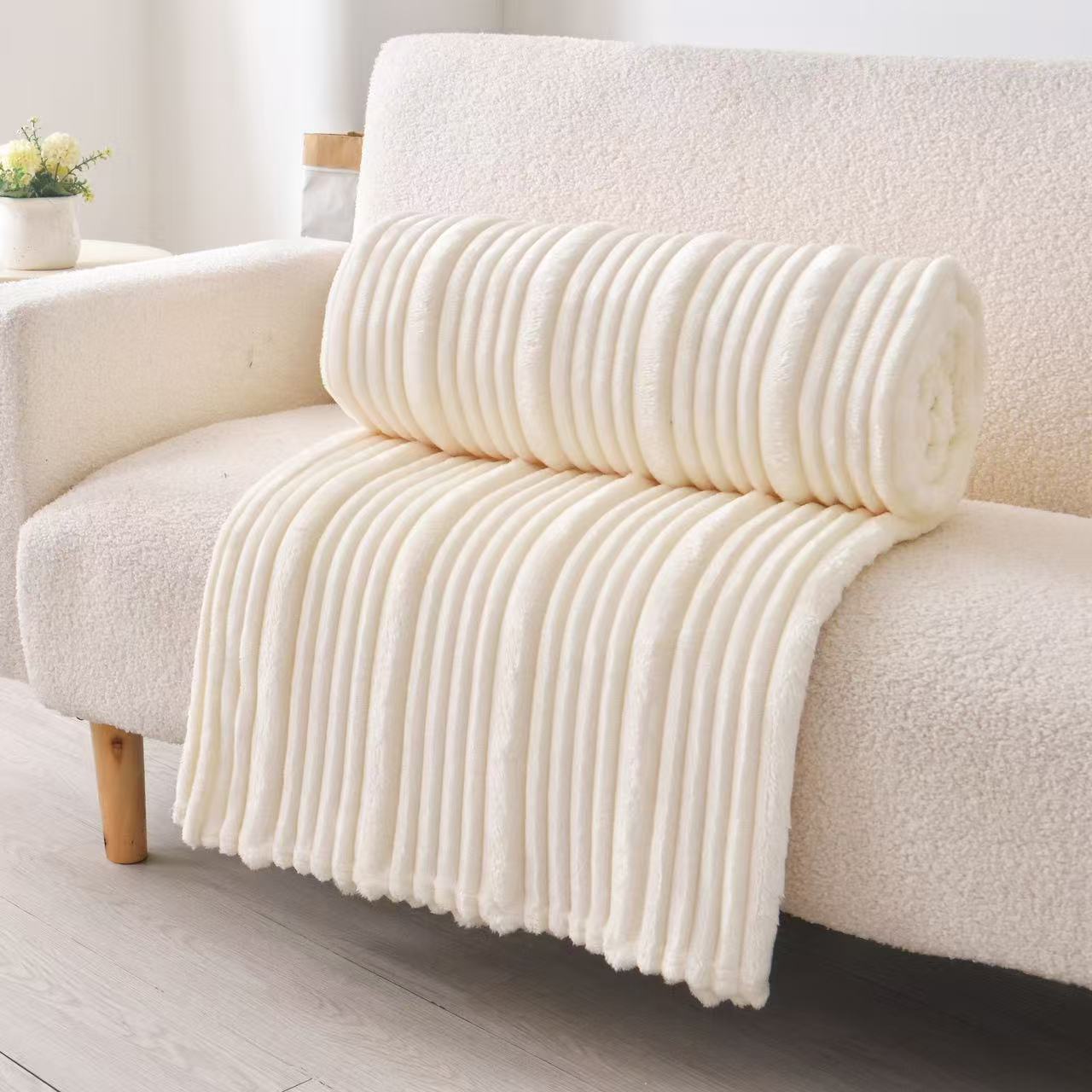 Fluffery Plush Flunnel Throw Blanket – Ultra Soft Ribbed Blanket Texture